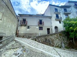 Semindipendente nel centro storico di Montemarano