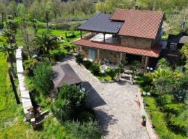 Villa di prestigio con terreno di 4.300 mq